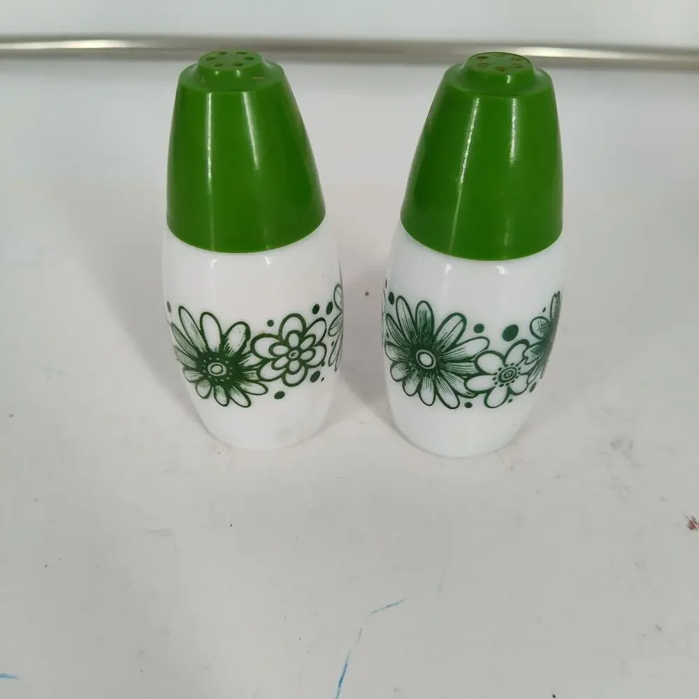 VTG GEMCO WESTINGHOUSE GREEN CRAZY DAISY SALT & PEPPER SHAKERS CORELLE!